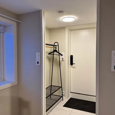 Downtown With Good Bus Connections Apartamento