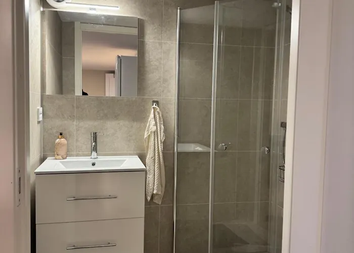 Downtown With Good Bus Connections Apartamento